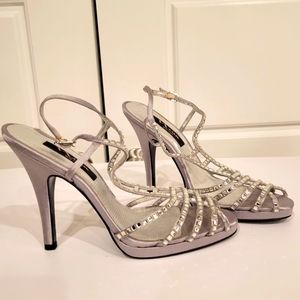 NINA NEW YORK SILVER RHINESTONE SATIN  HEELS SIZE 7.5